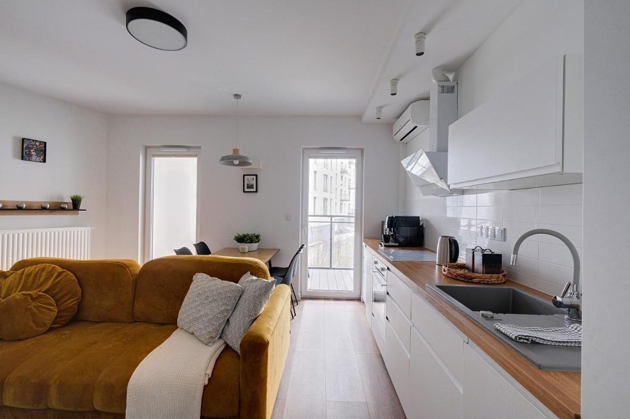 Targowa 10 Modern 2br Apt Butas Warsaw