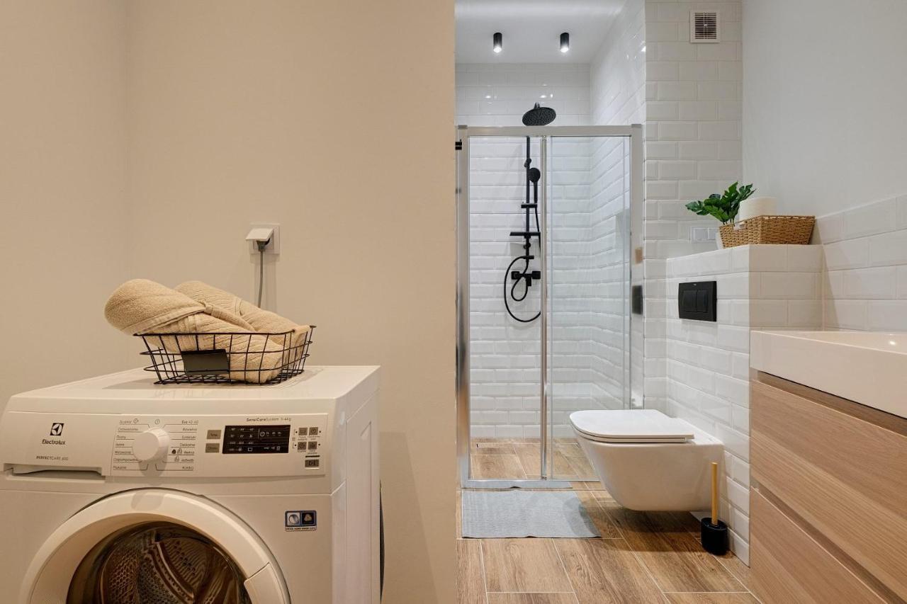 Targowa 10 Modern 2br Apt Butas Warsaw